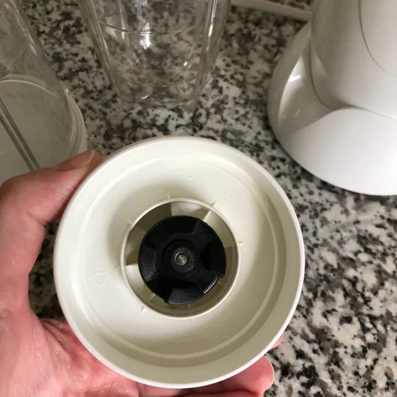 Isagenix Personal Blender with Dry Mill Blade - Picture 3 of 3